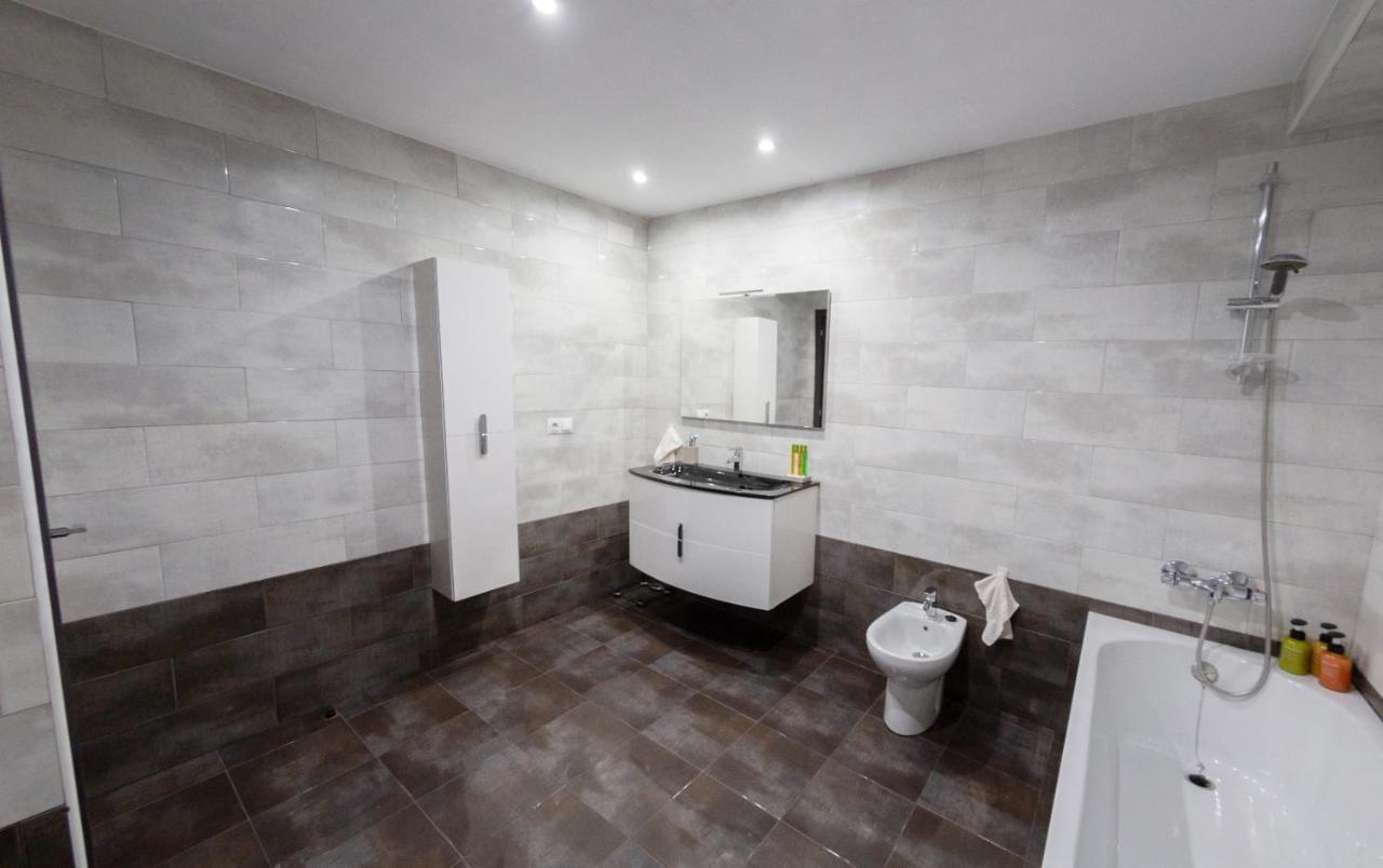 Luxury New Apartment City Centre & Beach, Alicante Exteriör bild